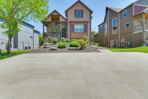 Exterior - Game Room & Hot Tub: Spacious Retreat in Hollister (Hollister)