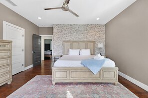 9 bedrooms, desk, iron/ironing board, free WiFi