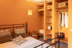 2 habitaciones, tabla de planchar con plancha, wifi y ropa de cama