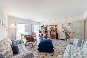 Apartamento standard, 2 quartos, terraço (Charming Flat In Vernazza) | Área de estar