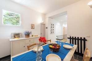 Standard Apartment, Multiple Bedrooms (Charming Flat In Vernazza) | Dining