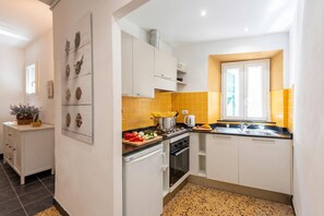 Standard Apartment, Multiple Bedrooms (Charming Flat In Vernazza) | Private kitchen