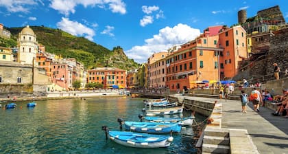 Charming Apartment With Balcony In Vernazza