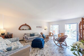 Standard Apartment, Multiple Bedrooms (Charming Flat In Vernazza) | Living area