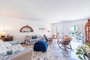 Standard apartman, 2 hálószobával, terasz (Charming Apartment with Balcony In) | Nappalirész