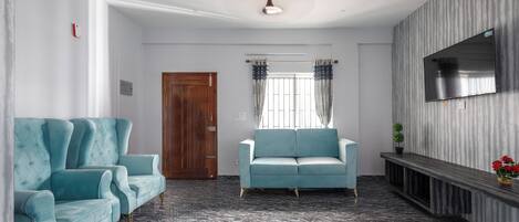 Apartment (2 Bedrooms) | Front of property