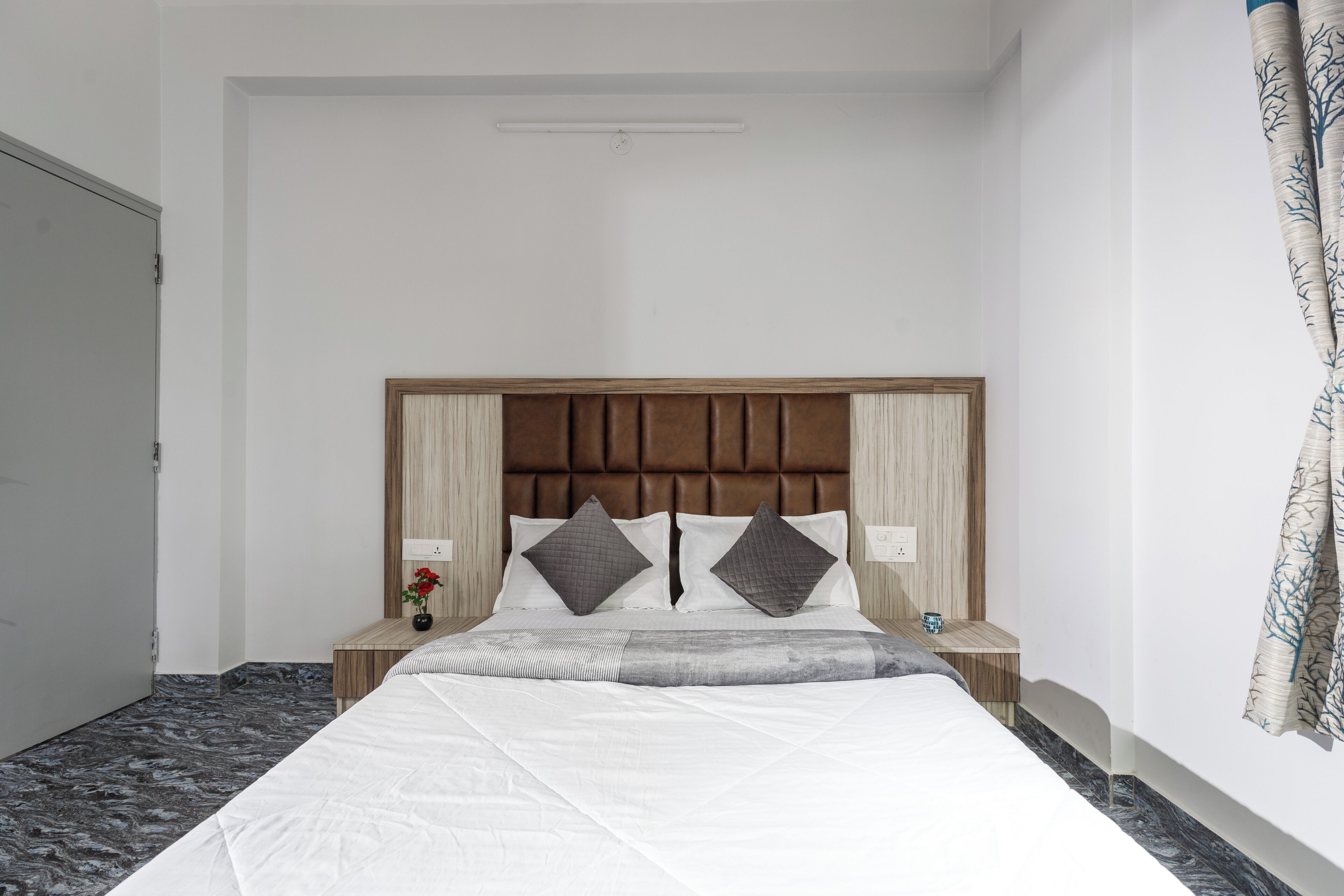 Apartment (2 Bedrooms) | 2 bedrooms, laptop workspace, iron/ironing board, bed sheets