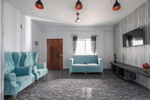 Apartment (2 Bedrooms) | Front of property
