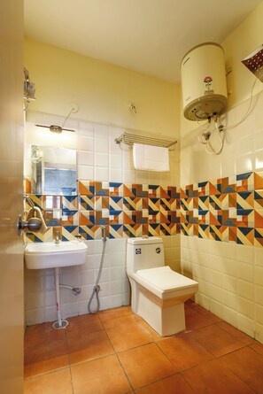 شقة (2 Bedrooms) | حمام | تجهيزات دش، مناشف