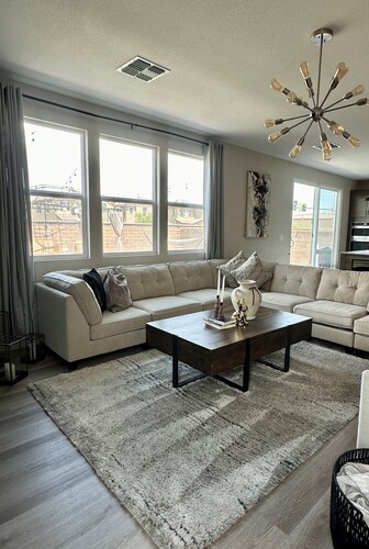 Spacious 5-bedroom home in Las Vegas near freeways, restaurants, retail & park!