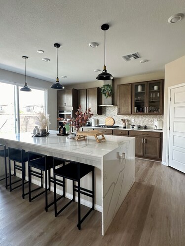 Spacious 5-bedroom home in Las Vegas near freeways, restaurants, retail & park!