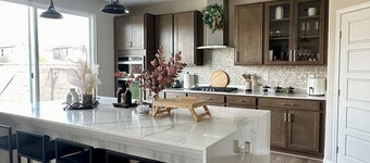 Spacious 5-bedroom home in Las Vegas near freeways, restaurants, retail & park!