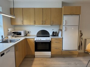 Fridge, microwave, dishwasher, cookware/dishes/utensils