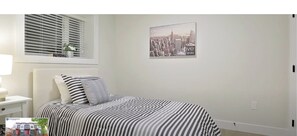 1 bedroom, desk, iron/ironing board, WiFi