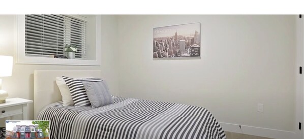 1 bedroom, desk, iron/ironing board, WiFi