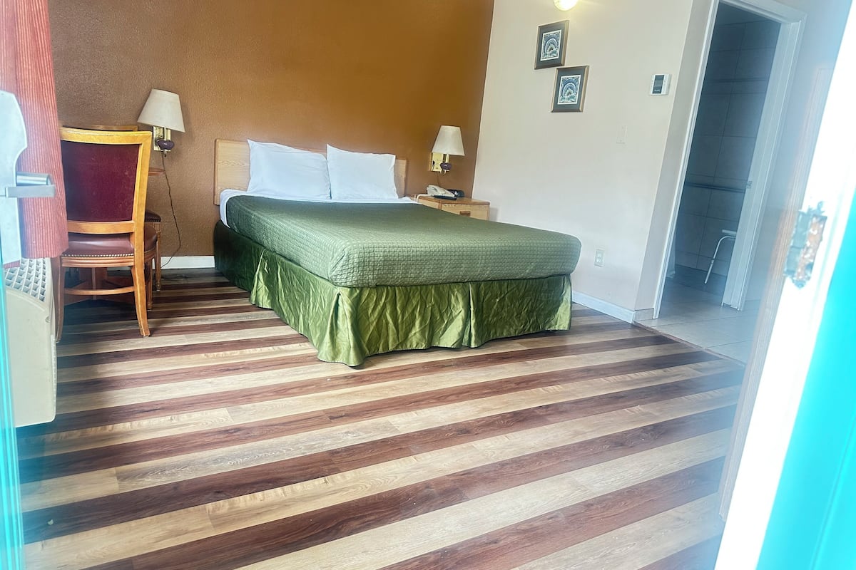 Habitación estándar, 1 cama Queen size, para no fumadores | Escritorio