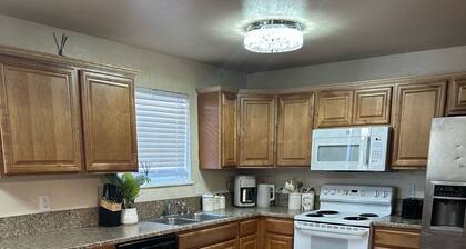 A Cozy 3-bedroom, centrally located in peaceful Fairbanks with WiFi