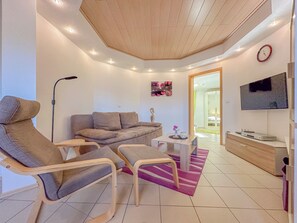 TV, DVD player - Lovely quiet house with a garden near Cochem (Faid)