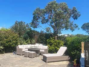 Outdoor dining - The Warren M5 (Pwllheli)