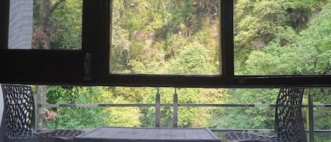 Select Comfort beds, desk, free WiFi, bed sheets