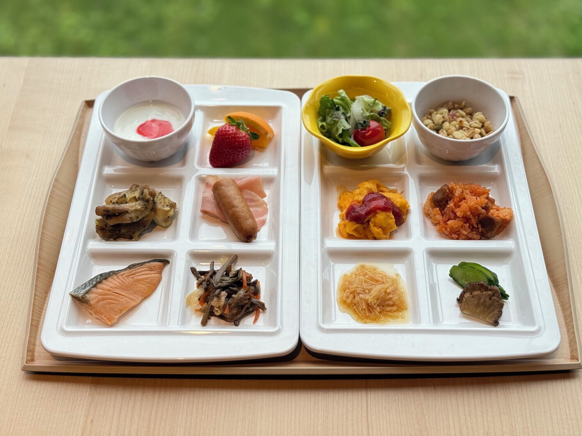 朝食 (ビュッフェ)、毎日提供 (有料)