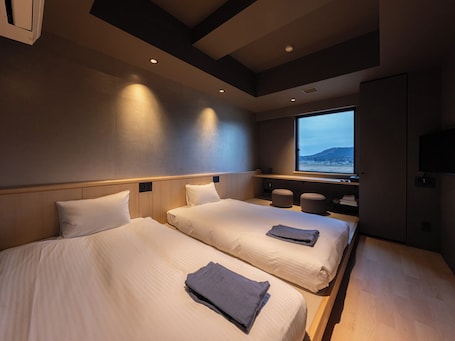 Twin Room, River View | In-room safe, desk, free WiFi, bed sheets