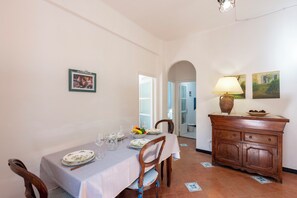 패밀리 아파트, 침실 여러 개 (Middle Apartment Vernazza) | 다이닝룸