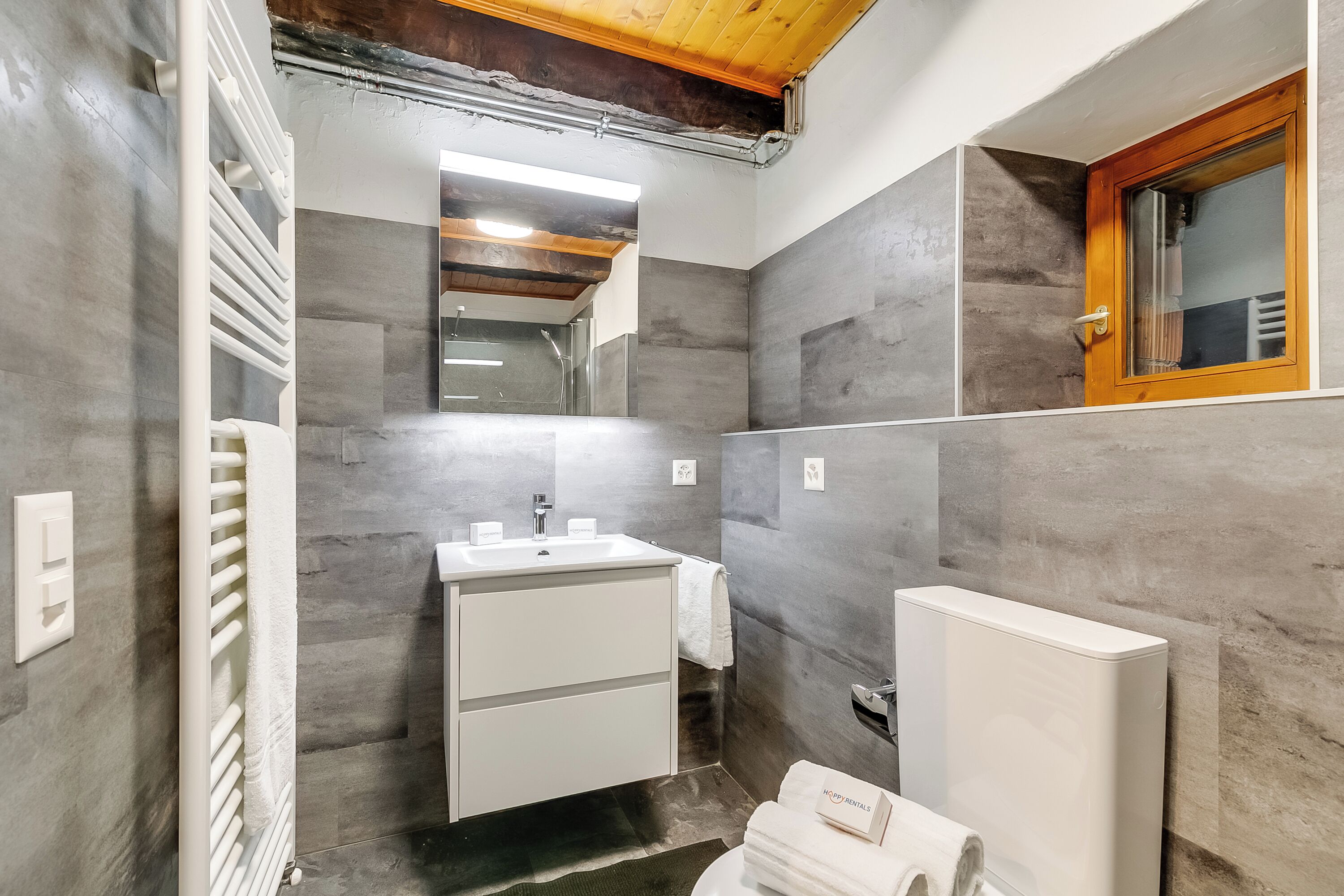 Family Chalet, Multiple Bedrooms (Ca dal 1785 Centovalli) | Bathroom | Shower, towels, soap, shampoo