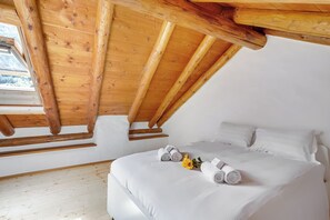 1 dormitori i roba de llit 