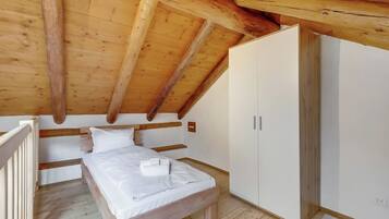 1 bedroom, bed sheets
