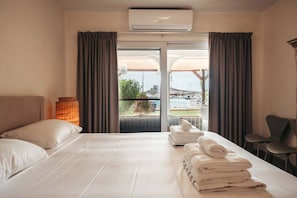 3 bedrooms, desk, iron/ironing board, travel cot