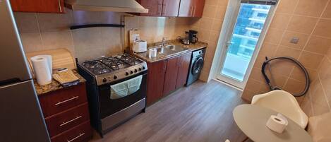 Fridge, oven, stovetop, electric kettle