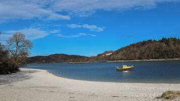 Una playa cerca