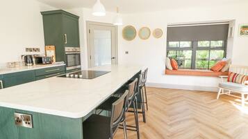 Dishwasher, cookware/dishes/utensils