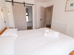 2 bedrooms, individually decorated, individually furnished, free WiFi