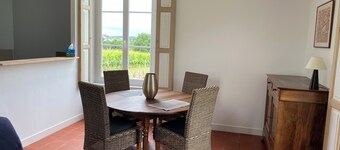Small 19th-century house surrounded by vines, Domaine viticole de Rochambeau