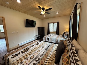 1 bedroom, Internet, bed sheets - Dolly Varden Cabin - Modern Vacation Home in Cooper Landing (Cooper Landing)