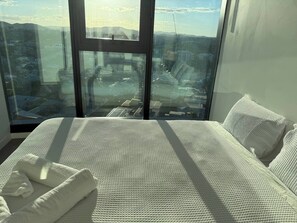 2 bedrooms - Top Floor Luxury Apartment Rooftop Pool CBD (Brisbane)