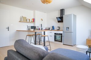 Refrigerador, microondas, horno, lavavajillas