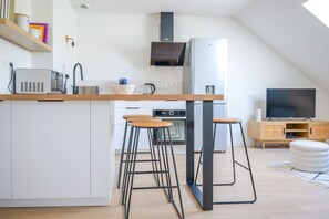 雪櫃、微波爐、焗爐、洗碗機