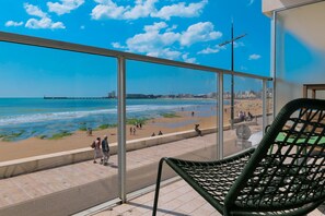 Beach - Modern studio facing the sea on the promenade (Les Sables-d´Olonne)