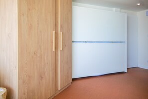 Interior - Modern studio facing the sea on the promenade (Les Sables-d´Olonne)