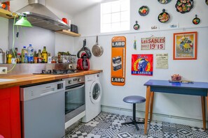 Fridge, microwave, oven, dishwasher - Large apartment tastefully decorated for 5 people (Les Sables-d´Olonne)