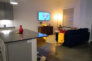 TV - The Penn Street Retreat (Lawrence)