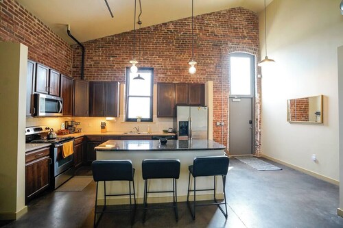 Industrial Escape 2bd 2bath
