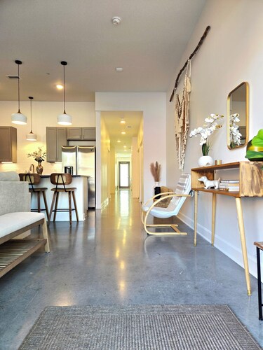 Wabi Sabi - King Bed/2Bed/2ba, Ground level