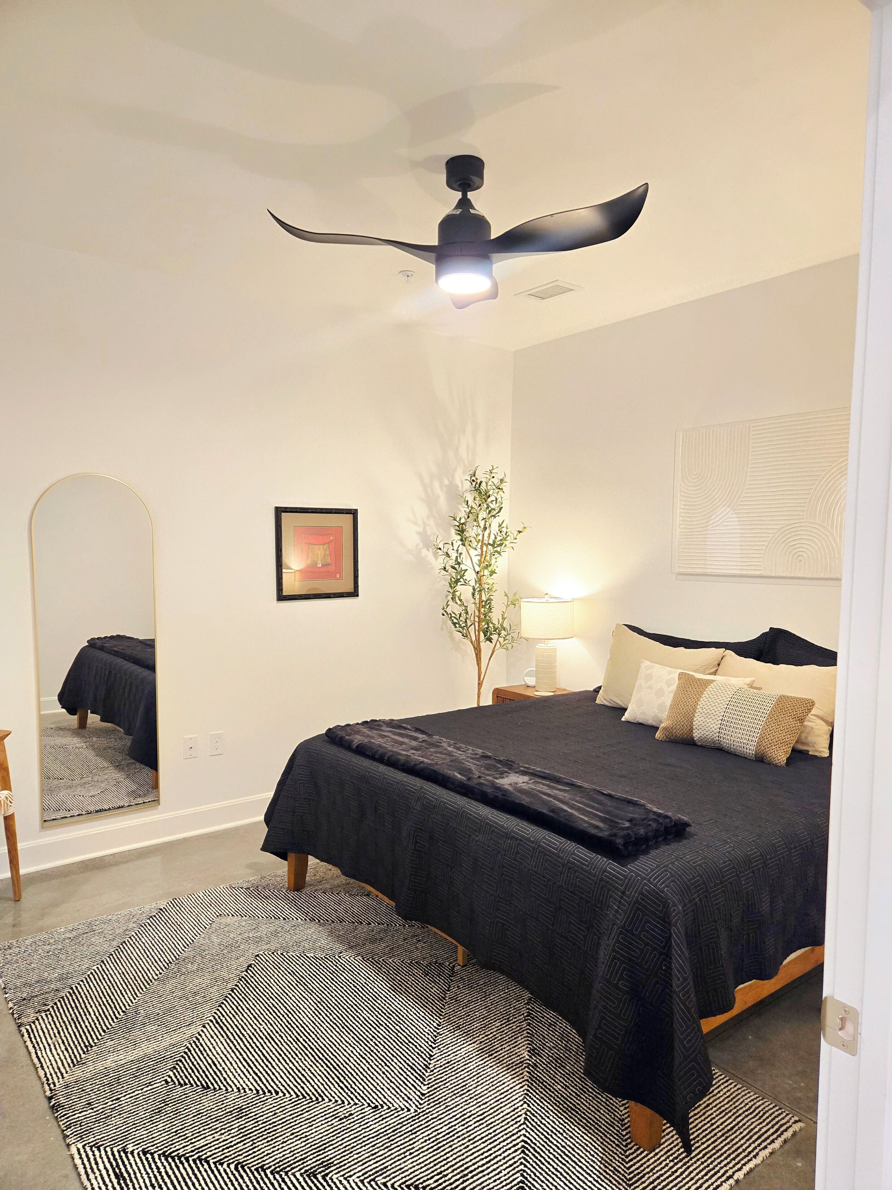 2 habitaciones, tabla de planchar con plancha, wifi y ropa de cama 