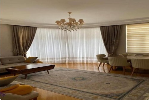 Charming 2-bedroom apartment with AC, FREE WiFi in delightful Bakı