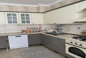 微波爐、焗爐、洗碗機