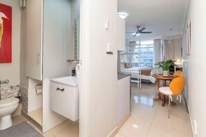 Suihku, ympäristöystävälliset hygieniatuotteet, hiustenkuivaaja, bidee